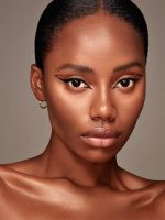 ⁦قلم تحديد عيون مزدوج مقاوم للماء يدوم طويلاً من SHEGLAM قلم تحديد العيون أسود⁩ - الصورة ⁦4⁩