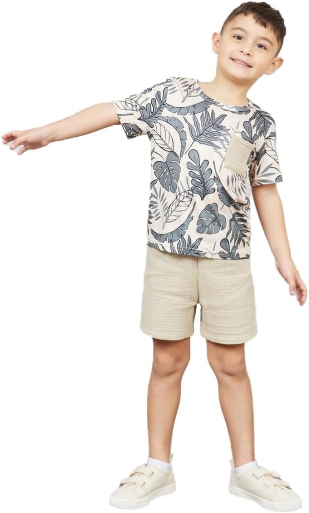 STYLI Boys Tropical Print T-Shirt with Short Sleeves & Textured Shorts Set