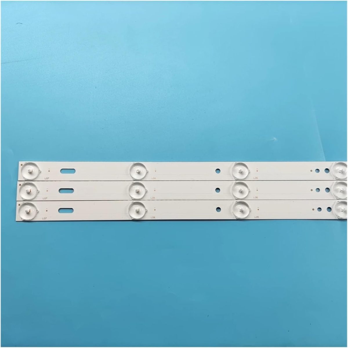 ⁦شرائط LED للتلفزيون 32BH15-T2 32CH15-T2 لقضبان التلفزيون LED HL-00320A28-0701S-04 B0 32LEX5027/T2C 32LEX5042/T2C (3 قطع لتلفزيون واحد)⁩ - الصورة ⁦4⁩