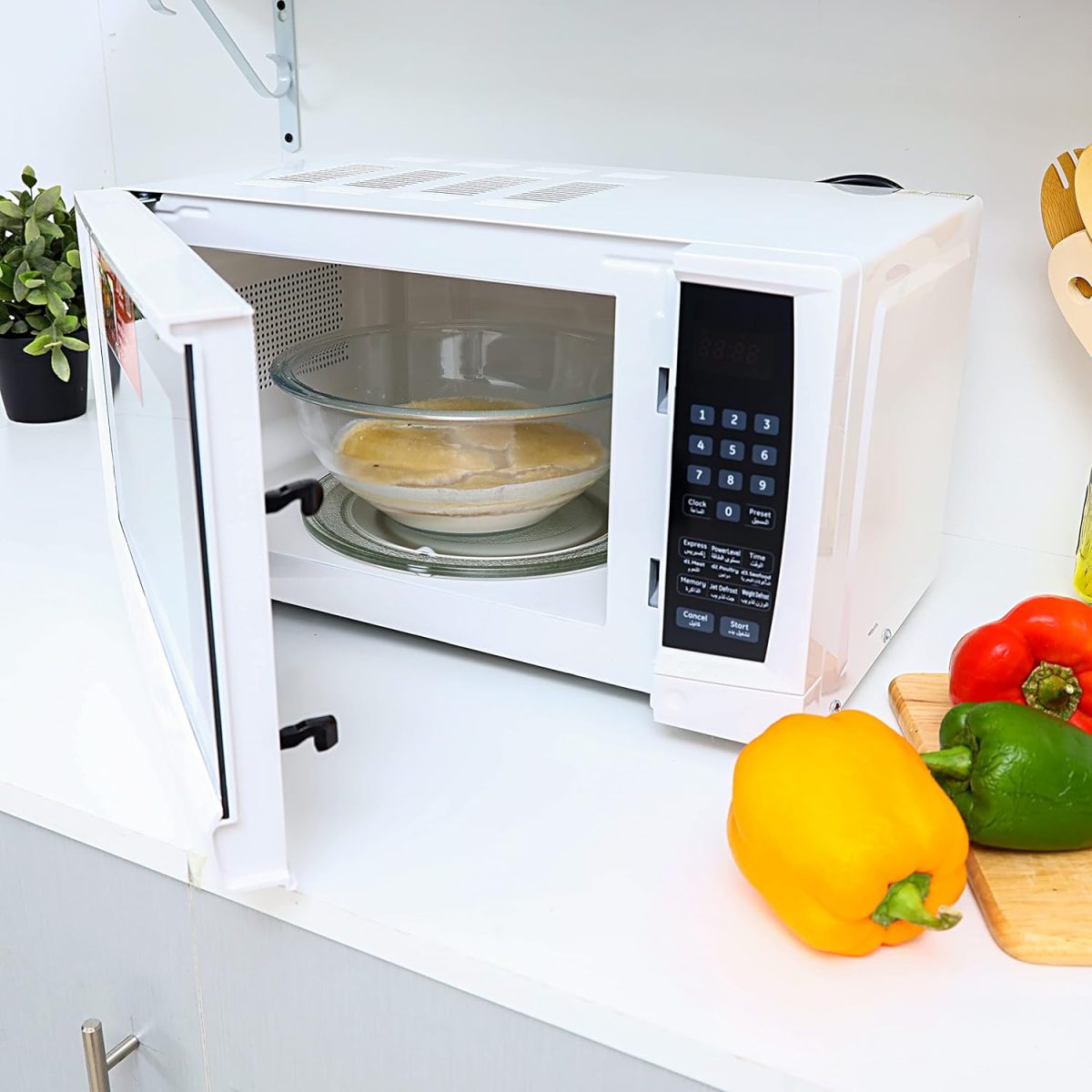 ⁦Geepas 20 Liter Digital Microwave Oven with Defrost Function | Model No GMO1895 with 2 Years Warranty⁩ - الصورة ⁦6⁩