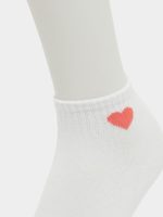 ⁦Styli Girls Set Of 10 - Heart Embroidered Socks⁩ - الصورة ⁦4⁩