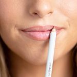 ⁦Ere Perez - Natural Açaí Lip Pencil | Vegan, Cruelty-Free, Clean Beauty (Shy)⁩ - الصورة ⁦4⁩