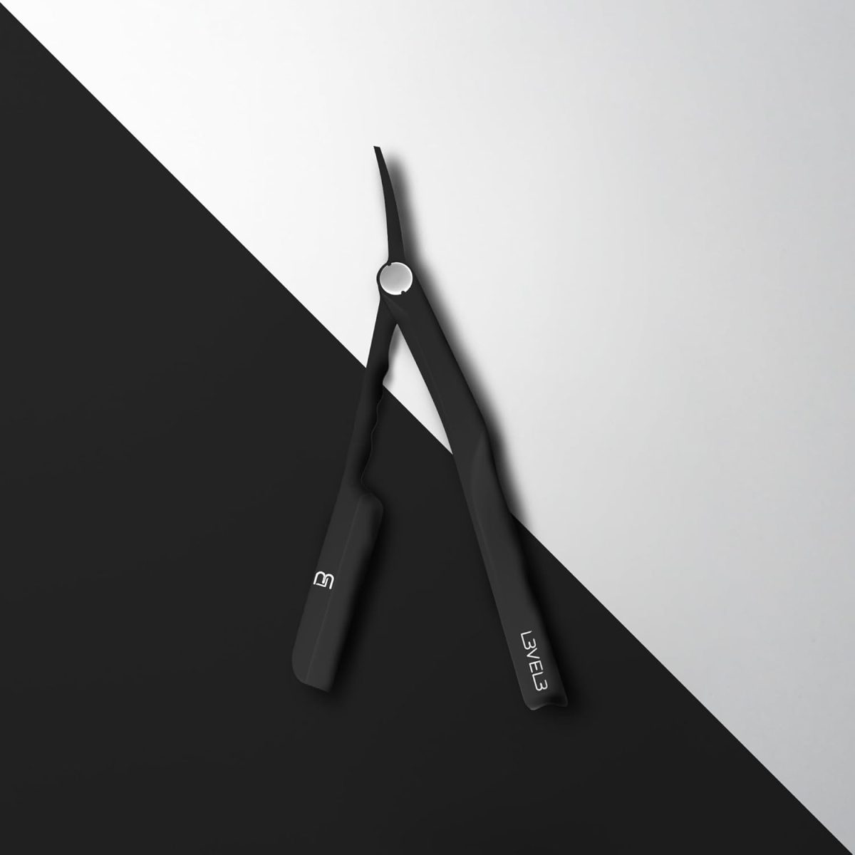 ⁦L3 Milly Razor - Fast and East to Assemble - Excellent Grip and Control - Straight Razor Holder- Level Three Razor Holder Black⁩ - الصورة ⁦4⁩