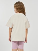 ⁦STYLI Girls Oversized Embroidery Detail T-Shirt⁩ - الصورة ⁦4⁩