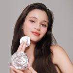 ⁦Gleaming Tension Cushion 0.45oz Compact Foundation | Korean Compact Format Foundation with Ceramides and Asian Centella | Lightweight & Lasting Makeup by K⁩ - الصورة ⁦4⁩
