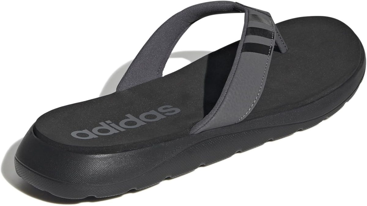 ⁦adidas Comfort Flip Flop mens Sandals⁩ - الصورة ⁦4⁩