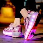 ⁦حذاء تزلج بعجلات للأطفال بإضاءة LED لامع مناسب كهدية الاولاد والبنات .⁩ - الصورة ⁦4⁩
