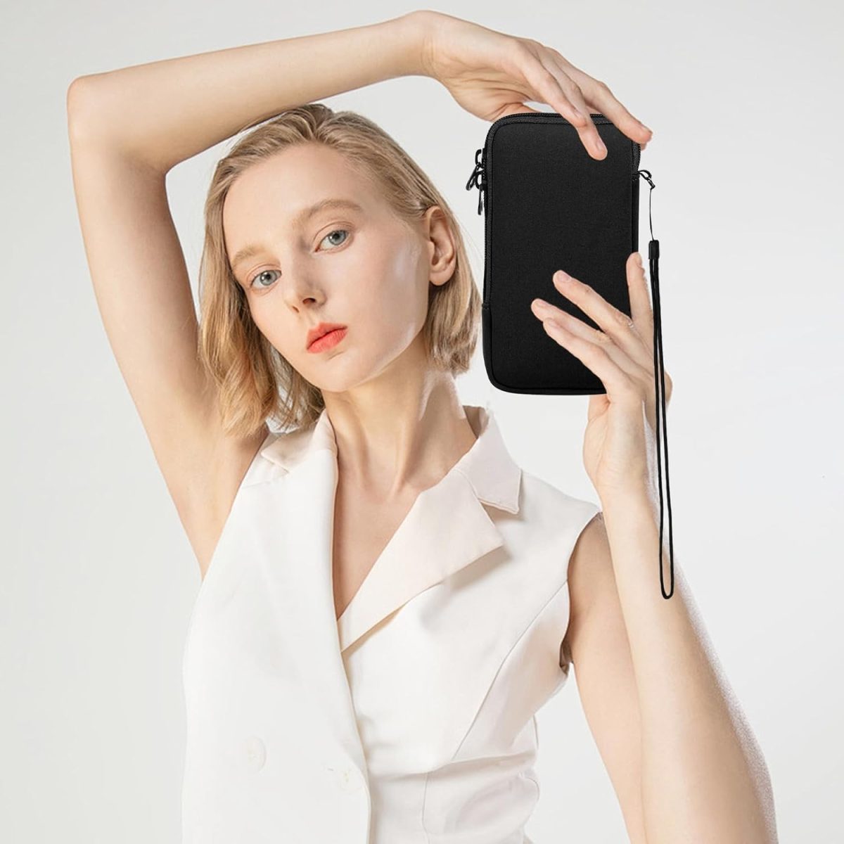 ⁦Neoprene Phone Pouch,Mobile Phone Sleeve Case with Zipper,Mobile Bag with Neck Lanyards Straps,Universal Shock Phone Sock,Black (7.2 inch)⁩ - الصورة ⁦5⁩