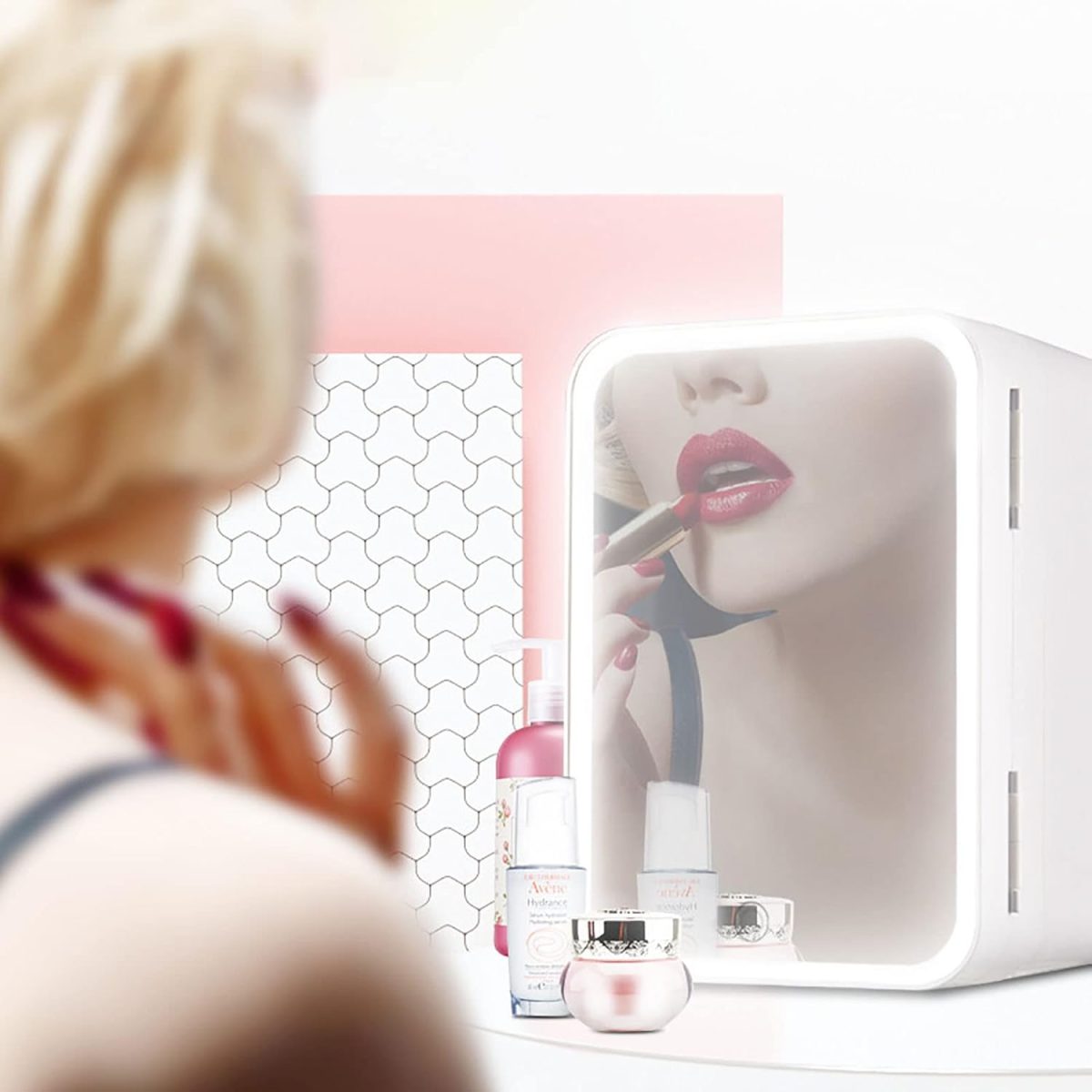 ⁦Makeup beauty mini fridge, 8l portable cosmetic refrigerator, makeup mirror fridge, led lighting, glass panel, used for beauty skin care in home/car⁩ - الصورة ⁦4⁩