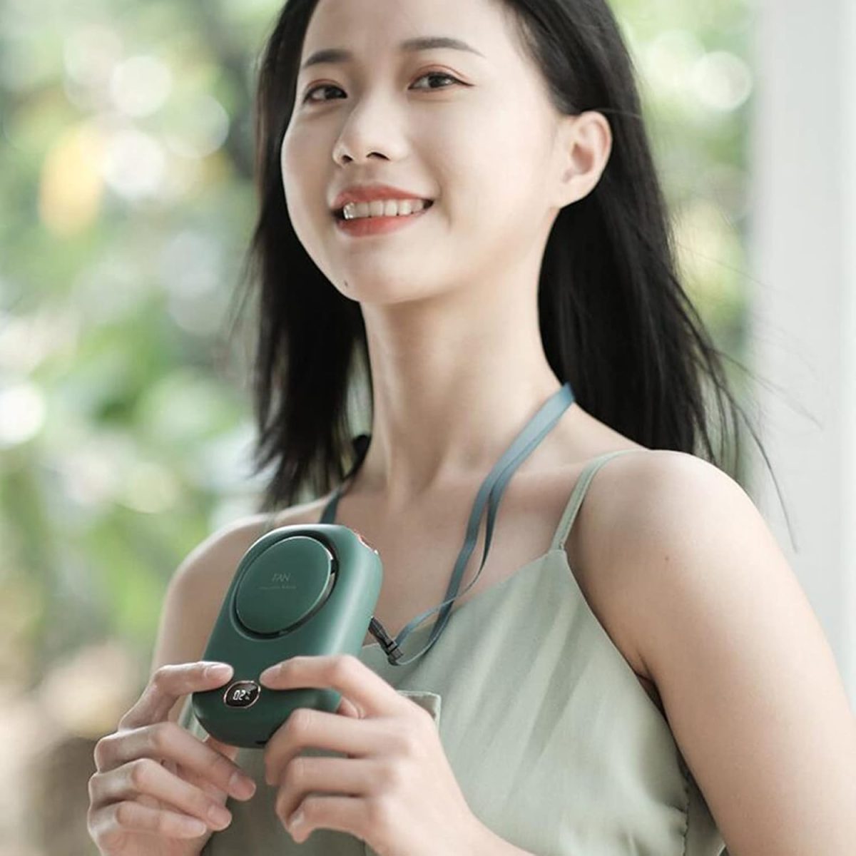 ⁦MAKINGTEC Portable Neck Fan, USB Rechargeable Fan Hands-Free Personal Fan with Adjustable Lanyard Design Compact Travel Fan 3 Wind Speed Settings Wearable Fan for Indoor Outdoor Travel (Green)⁩ - الصورة ⁦4⁩