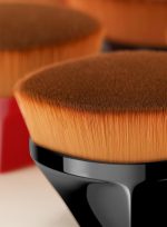 ⁦L&Wen Foundation Liquid with Magic Traceless Makeup Brush, Natural Lightweight Base Makeup Gift Set, Long Lasting, Moisturizing Nourishing, Cover Blemishes, Hide Pores 2WL⁩ - الصورة ⁦5⁩