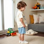 ⁦طقم للاولاد من زولينوفا، مصنوع من قطن جيرسي مطاطي 180 غرام مع تي شيرت مطبوع وشورت بلون سادة وطباعة كوكب وسيارة، طقم من قطعتين للاعمار من 4 الى 7 سنوات، للصيف، للارتداء اليومي، كاجوال، مناسب للخروج⁩ - الصورة ⁦7⁩