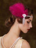 ⁦KASTWAVE 1920s Flapper Headband Inspired by Great Gatsby with Feather and Rhinestone Details for Women Party Accessories in Ivory and Red⁩ - الصورة ⁦5⁩