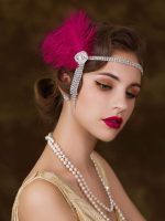 ⁦KASTWAVE 1920s Flapper Headband Inspired by Great Gatsby with Feather and Rhinestone Details for Women Party Accessories in Ivory and Red⁩ - الصورة ⁦4⁩