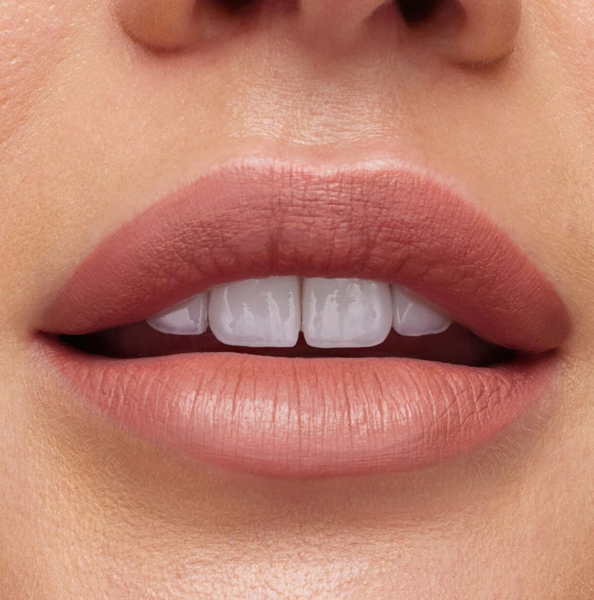 ⁦Huda Beauty Liquid Matte Ultra-Comfort Transfer-proof Lipstick - Wifey, Honey Beige⁩ - الصورة ⁦7⁩