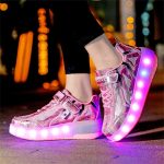 ⁦حذاء تزلج بعجلات للأطفال بإضاءة LED لامع مناسب كهدية الاولاد والبنات .⁩ - الصورة ⁦3⁩