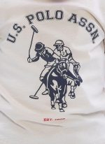 ⁦.U.S. بولو اسن طقم برمودا للاولاد بلون بيج⁩ - الصورة ⁦4⁩