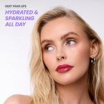 ⁦Wonderskin Wonder Blading Top Gloss - Glitter Red Lip Gloss, Moisturizing Lip Makeup with High Gloss Finish (Glitter Red)⁩ - الصورة ⁦4⁩