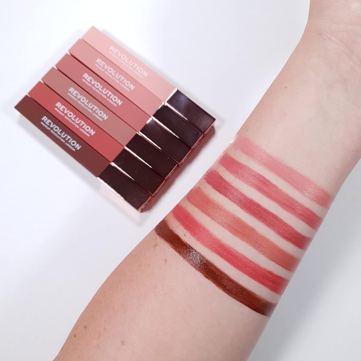 ⁦Makeup Revolution IRL Whipped Lip Creme, Espresso Nude⁩ - الصورة ⁦5⁩