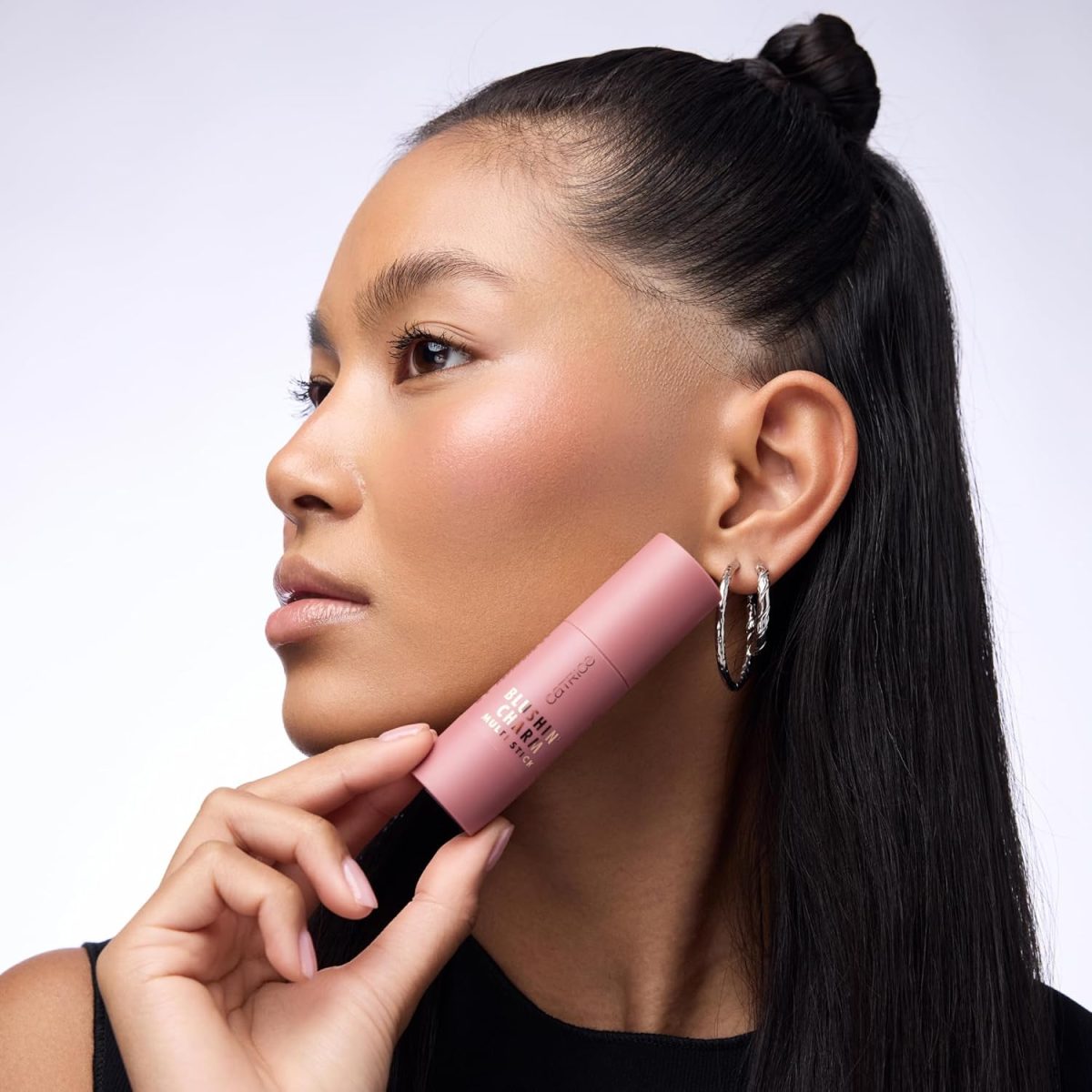 ⁦Catrice Blushin' Charm Multi Stick Blush No. 050, Brown, Instant Result, Natural, Radiantly Fresh, Vegan, Paraben-Free, Microplastic Particles, Nanoparticles Free, Pack of 1 (5.5 g)⁩ - الصورة ⁦6⁩
