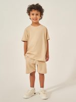⁦Styli Boys Solid Round Neck T-Shirt And Shorts Set⁩ - الصورة ⁦2⁩