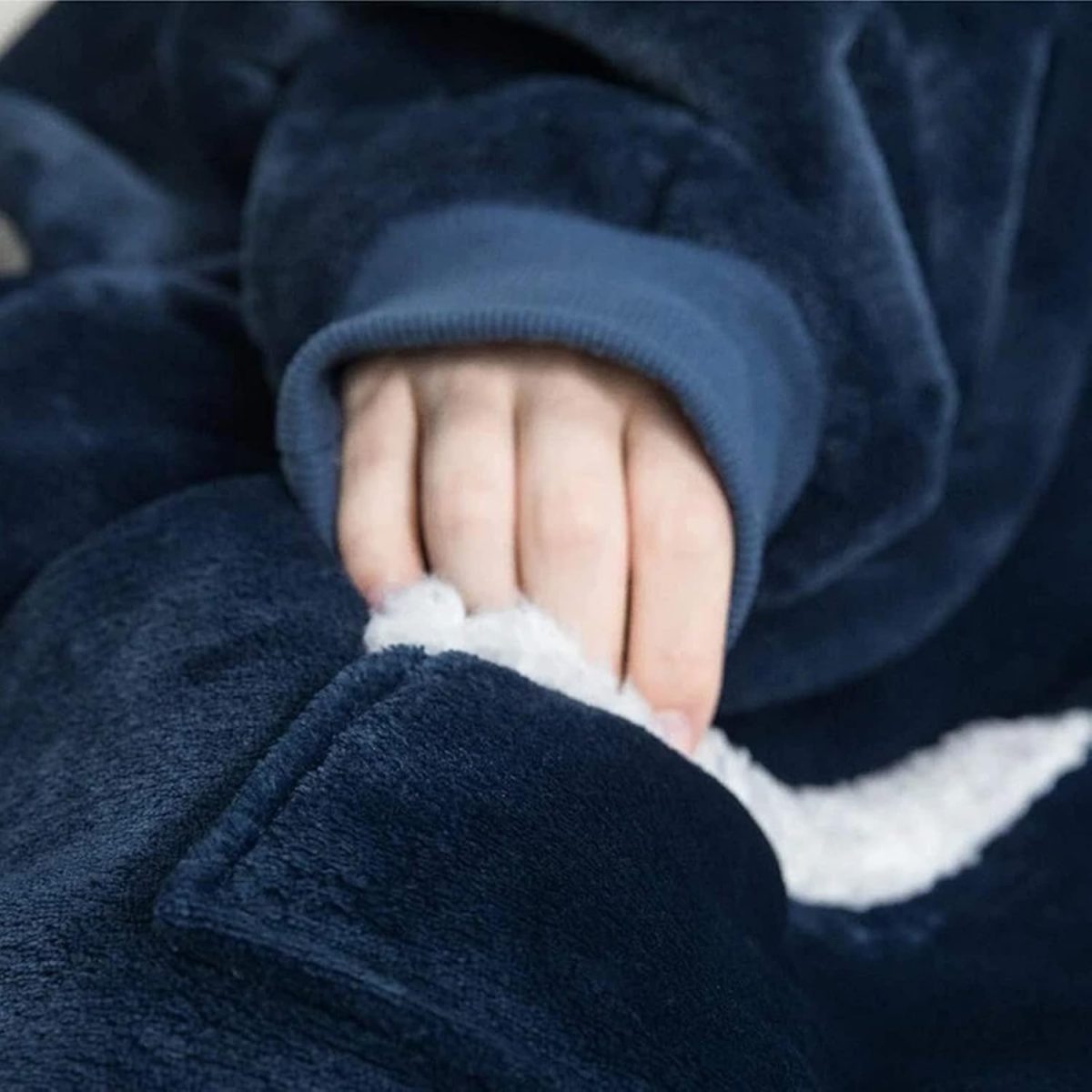 ⁦YFFS Hoodie Blanket Sweatshirt for Women and Men, Super Warm and Cozy Big Wearable Blanket Hoodie, Thick Flannel Blanket with Sleeves and Giant Pocket⁩ - الصورة ⁦5⁩