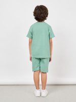 ⁦Styli Boys 2111041913 Solid Round Neck T-Shirt & Shorts Set⁩ - الصورة ⁦4⁩
