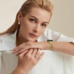 ⁦DELEE Gold Band Compatible with Apple Watch Bands for Women 40mm 38mm 41mm 42mm 44mm 45mm 46mm, Metal Chain Link Steel Replacement Accessories Bracelet for iWatch Bands Series 10 9 8 7 6 5 4 3 2 1 SE⁩ - الصورة ⁦2⁩