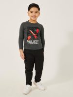 ⁦Styli Boys Graphic Print Round Neck T-Shirt⁩ - الصورة ⁦3⁩