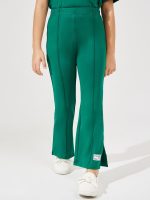 ⁦STYLI Girls Oversized Drop Shoulder T-Shirt & Flared Leggings Set⁩ - الصورة ⁦5⁩