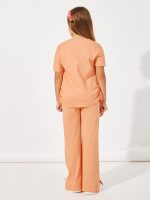⁦Styli Girls Side Ruched Detail Rib Knit T-Shirt & Wide Leg Joggers Co-Ords Set⁩ - الصورة ⁦5⁩