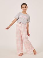 ⁦Styli Girls Typography Print Short Sleeve T-Shirt And Checked Pyjama Set⁩ - الصورة ⁦2⁩
