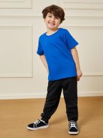⁦Styli Boys 2110566003 Solid Round Neck T-Shirt & Jogger Set⁩ - الصورة ⁦2⁩