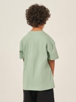 ⁦Styli Boys Solid Oversized T-Shirt With Badge Detail⁩ - الصورة ⁦5⁩