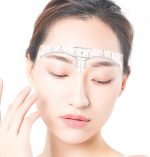 ⁦50 PCS Eyebrow Ruler Stencils for Microblading, Disposable Brow Ruler Sticker, Microblading Adhesive Eyebrow Measurement Stencil for Tattooing - brow Makeup Tools⁩ - الصورة ⁦4⁩