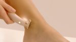 ⁦Finishing Touch Flawless Nu Razor Portable Cordless Rechargeable Electric Razor⁩ - الصورة ⁦8⁩
