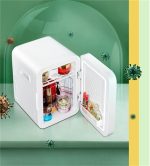 ⁦VVBNGVH Small refrigerator Mini Beauty Fridge With Mirror Light Portable Auto Desktop Makeup Refrigerator Intelligent Constant Temperature⁩ - الصورة ⁦4⁩