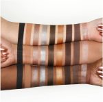 ⁦HUDA BEAUTY Smokey Obsessions Eyeshadow Palette 10g⁩ - الصورة ⁦2⁩