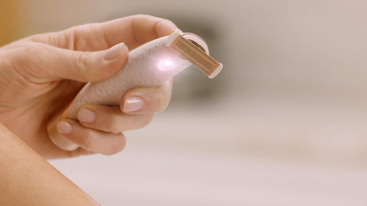 ⁦Finishing Touch Flawless Nu Razor Portable Cordless Rechargeable Electric Razor⁩ - الصورة ⁦4⁩