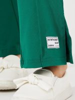 ⁦STYLI Girls Oversized Drop Shoulder T-Shirt & Flared Leggings Set⁩ - الصورة ⁦6⁩