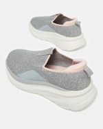 ⁦REDTAG Senior Girls Grey Textured Slip-On⁩ - الصورة ⁦4⁩