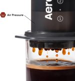 ⁦Aeropress Original Coffee and Espresso Maker, Barista Level Portable Coffee Maker with Chamber, Plunger, and Filters, Quick Coffee and Espresso Maker, Made in USA⁩ - الصورة ⁦4⁩