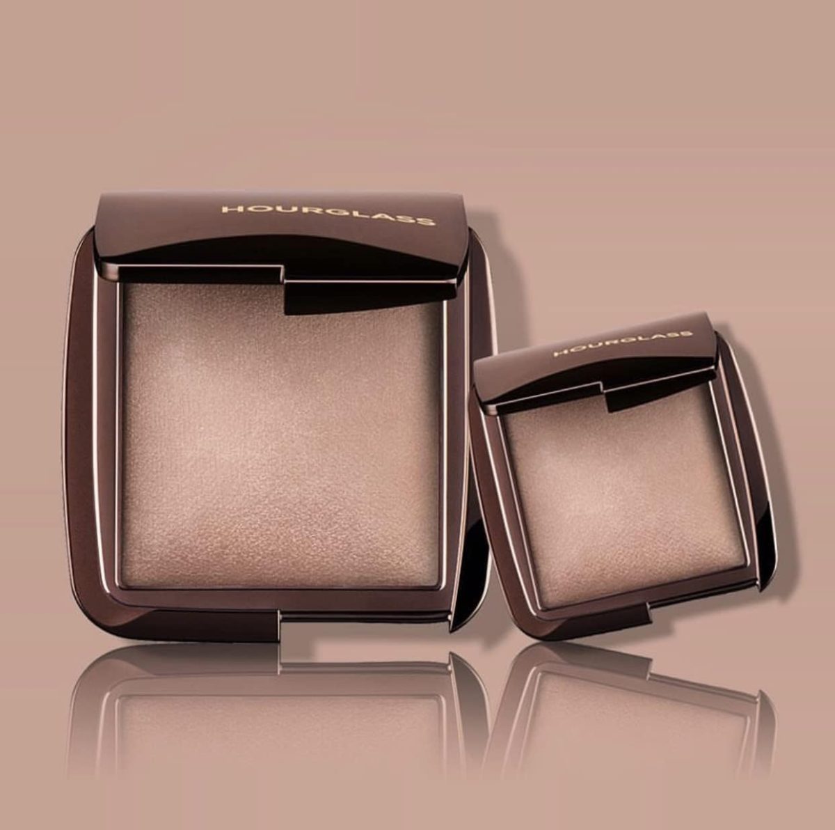 ⁦Hourglass Ambient Lighting Finishing Powder. Ethereal Light Shade Highlighting Powder (0.35 ounce).⁩ - الصورة ⁦3⁩