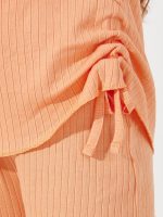 ⁦Styli Girls Side Ruched Detail Rib Knit T-Shirt & Wide Leg Joggers Co-Ords Set⁩ - الصورة ⁦3⁩