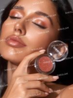⁦SHEGLAM Enigma Sparkly Eyeshadow Longwear Eyeshadow Single, High-Pigment Eye Shadow Compact, Smooth & Blendable Colors-Carats⁩ - الصورة ⁦4⁩