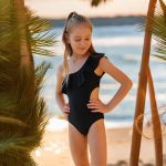 ⁦Momkonzz Girls Swimming Costumes Kids One Piece Swimsuit Straps Ruffle Swimwear Black 7-16 Years⁩ - الصورة ⁦3⁩