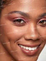 ⁦SHEGLAM Insta-Eyes Dual Tone Shadow Stick Gradient Two-Tone Glitter Eyeshadow Stick Rose Pearlescent Shimmer One Step Easy To Use Smooth Blendable Eyeshadow-Rosé⁩ - الصورة ⁦3⁩