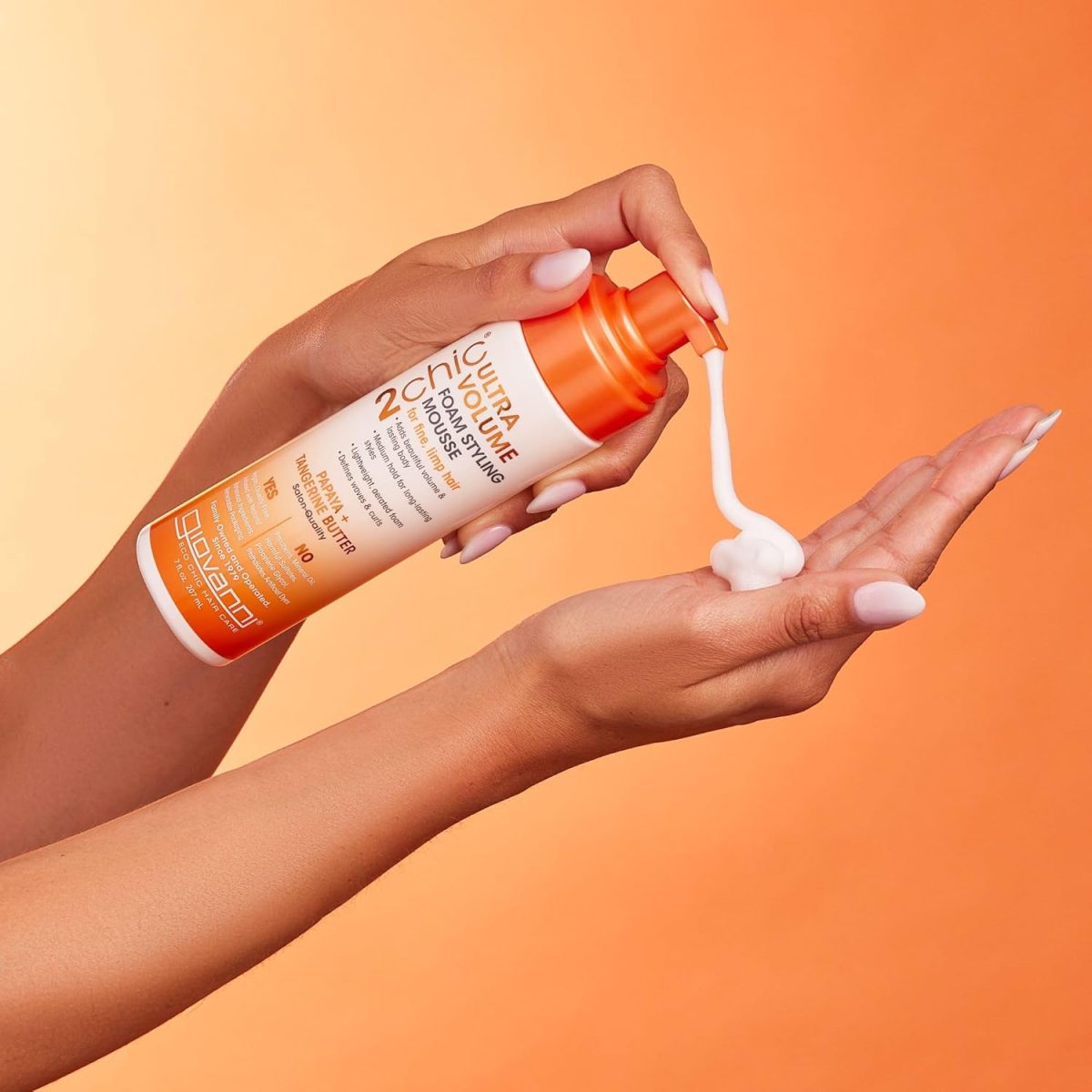 ⁦GIOVANNI 2chic Ultra-Volume Foam Styling Mousse, 7 oz. - Daily Volumizing Formula with Papaya & Tangerine Butter, Promotes Weightless Control for Fine Limp Thin Hair, No Parabens, Color Safe⁩ - الصورة ⁦3⁩