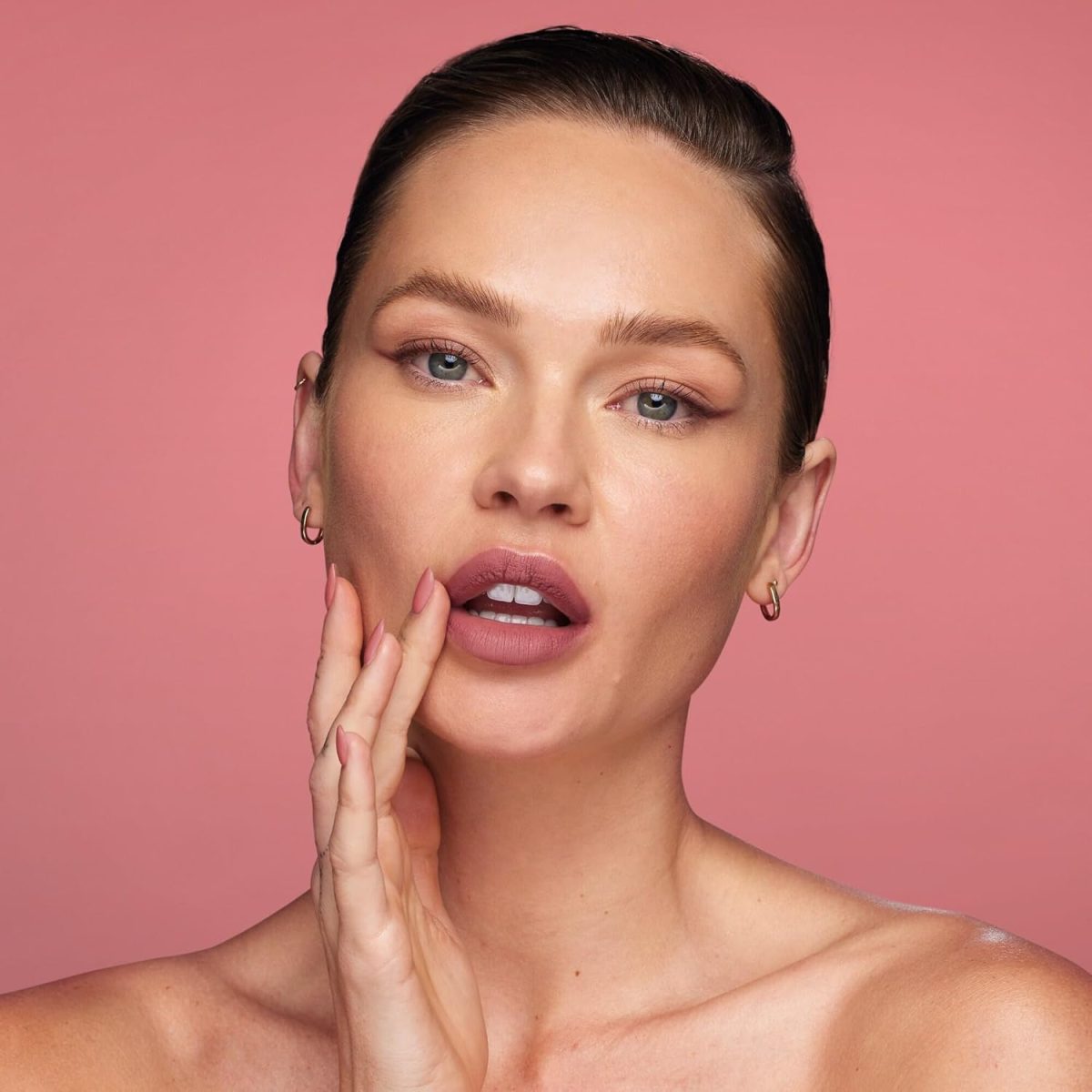 ⁦Huda Beauty Liquid Matte Ultra-Comfort Transfer-Proof Lipstick (4.2ml, Perfectionist)⁩ - الصورة ⁦4⁩