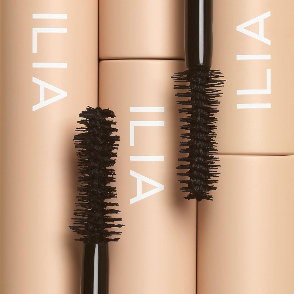 ⁦ILIA - Fullest Volumizing Mascara | Non-Toxic, Cruelty-Free, Clean Beauty (Travel Size Mini)⁩ - الصورة ⁦5⁩